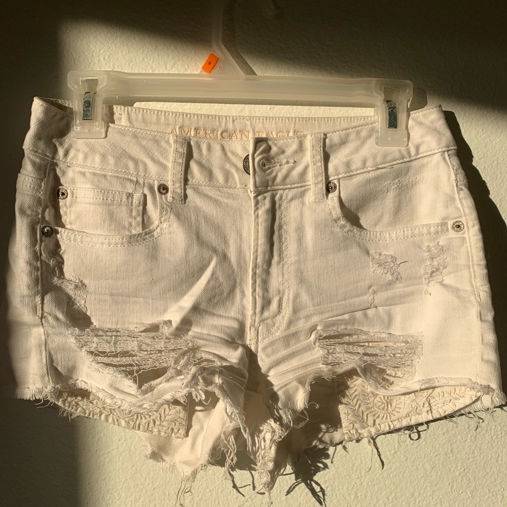 AMERICAN EAGLE white high rise shortie